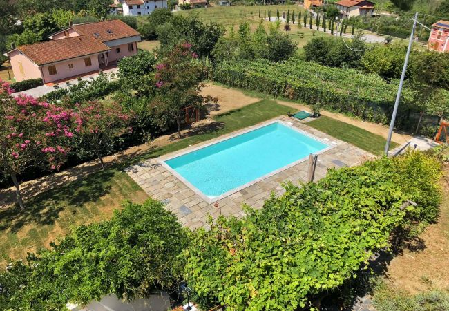 Villa in Luni Mare - Villa Linda 12 Pax